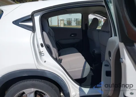 2018 Honda Hr-V Lx z USA, uszkodzony, nr VIN 3CZRU6H35JM731142